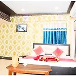 A Premium H R Guest House- Prime Location-Luxury And Spacious Room With Newly Renovated