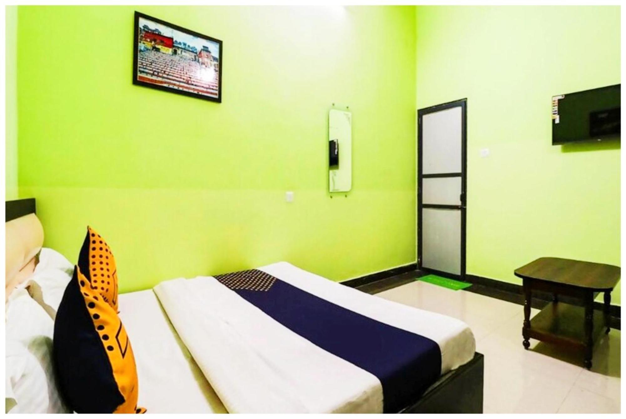 A Premium H R Guest House- Prime Location-luxury And Spacious With Newly Renovated Hotel 3*